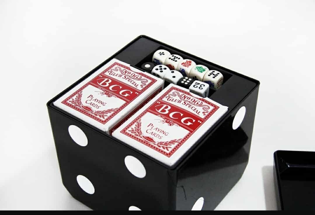 Cube de jeu 6 en 1 : poker, dominos, échecs, backgammon, dames, cartes à jouer – Image 3